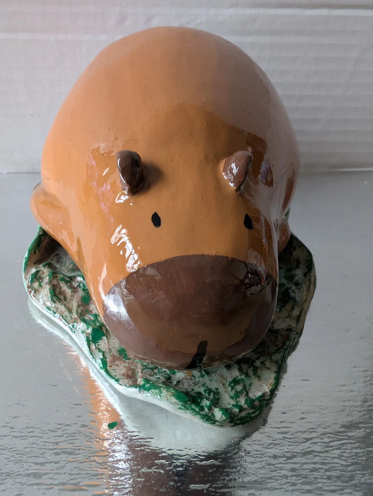 Capybara allongé, vue 4